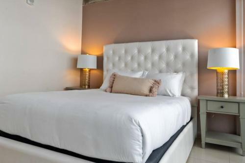 Tides Townhome Midtown Location Pool And Parking