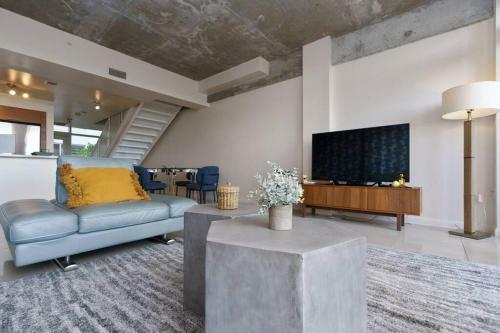 Tides Townhome Midtown Location Pool And Parking