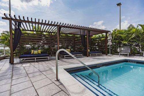 Casa Arcade Location Pool Gym And Parking