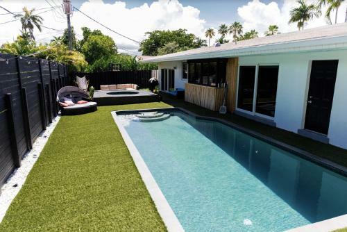 Miami Cozi Villa - Heated Pool & Hot Tub