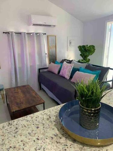 Cozy Renewed Home -central Location Sleeps 4