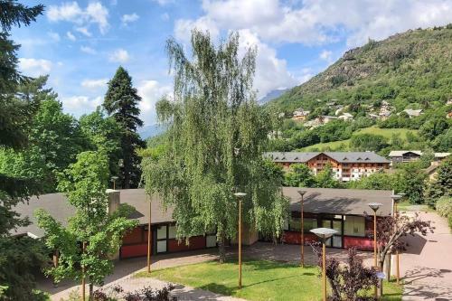 Apartment With Balcony Near Brian�on