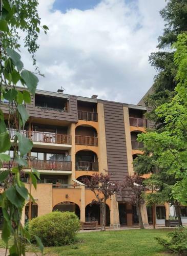Apartment With Balcony Near Brian�on
