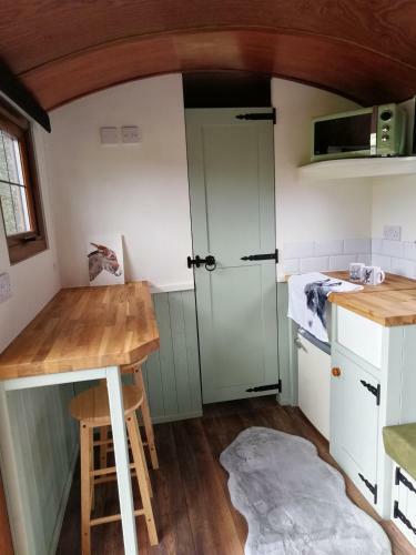 Hostal Durham Donkey Rescue Shepherds Hut