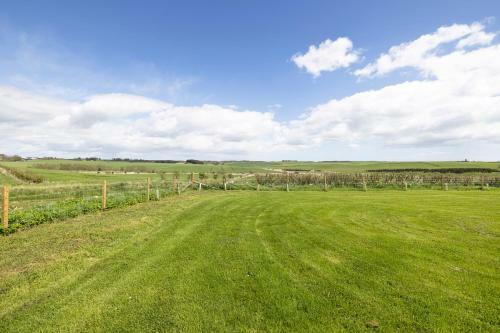 Altido Gorgeous Cottage With Garden & Great Views