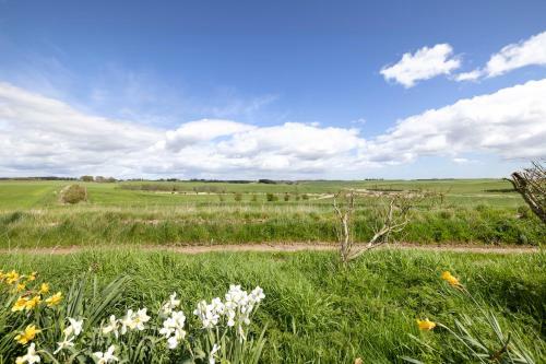 Altido Gorgeous Cottage With Garden & Great Views