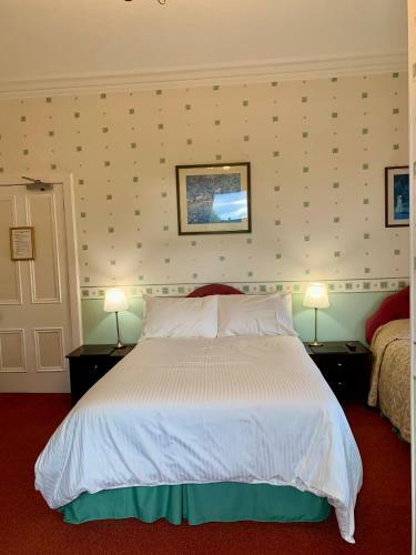 Hostal The Pines Guest House