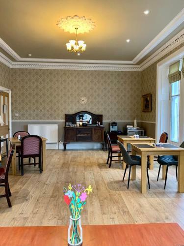 Hostal The Pines Guest House