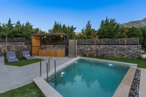 Villa Paligremnos Residences, A Beachside Retreat!