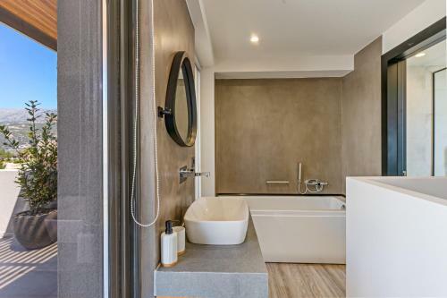 Villa Paligremnos Residences, A Beachside Retreat!