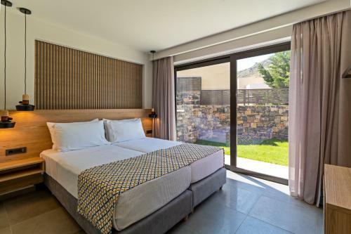 Villa Paligremnos Residences, A Beachside Retreat!