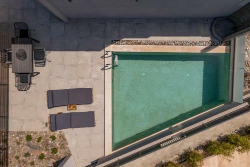 Villa Paligremnos Residences, A Beachside Retreat!
