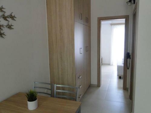 Chrysanthe's Apartments No4