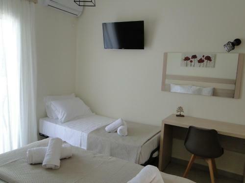 Chrysanthe's Apartments No2