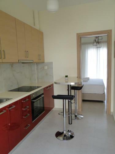 Chrysanthe's Apartments No2