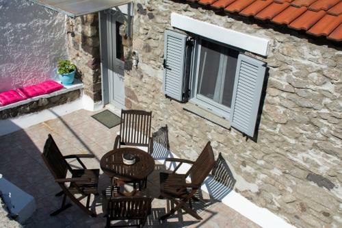 Caviro - Traditional Stone House In Chora