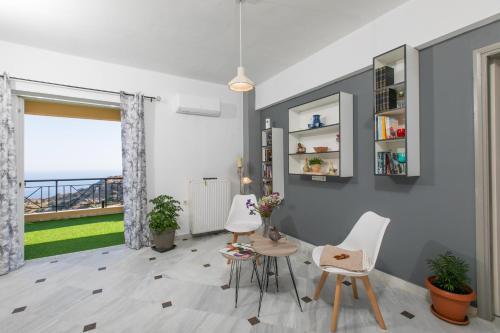 Irinis Sea View House