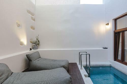 Cocktail Pool Luxury Suite
