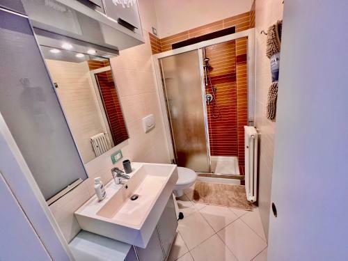 Divina Luxury Apartment With Jacuzzi Near The Lake
