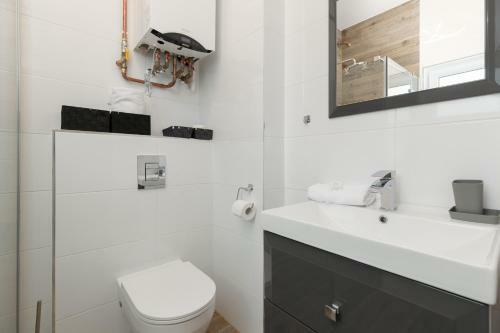 Lake House Sosnowy Las Mielno By Renters