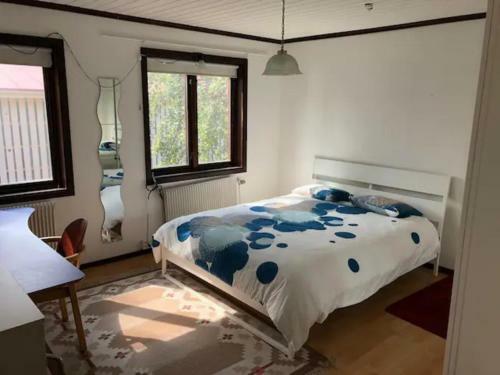 Super Nice & Large Room In A Private House In A Perfect Location.