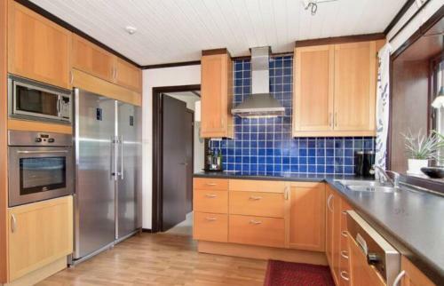 Super Nice & Large Room In A Private House In A Perfect Location.