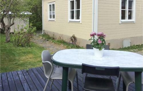 Stunning Home In V�ster�s With Wifi And 1 Bedrooms