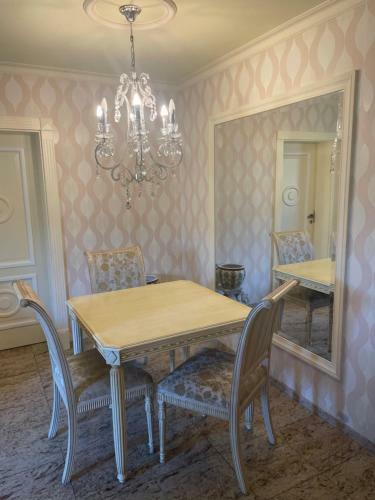 Exclusive Glam Apartment Holiday