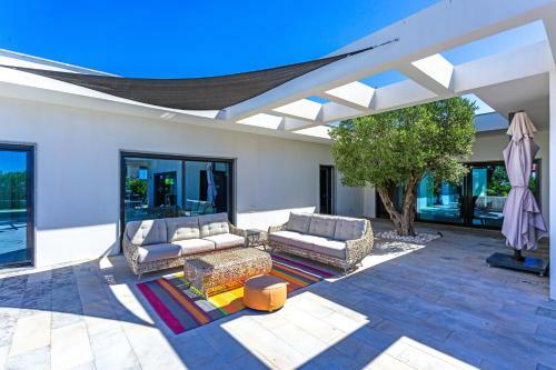 Blue Hill Boutique Villa