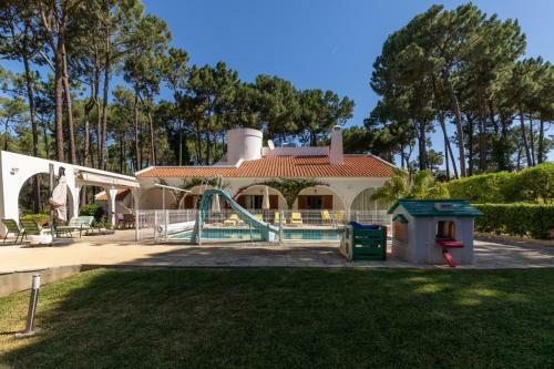 Villa With Pool And Large Garden
