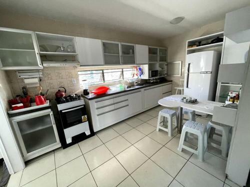 Apartamento Apto Espa�oso, Confort�vel E A 150 Metros Da Praia