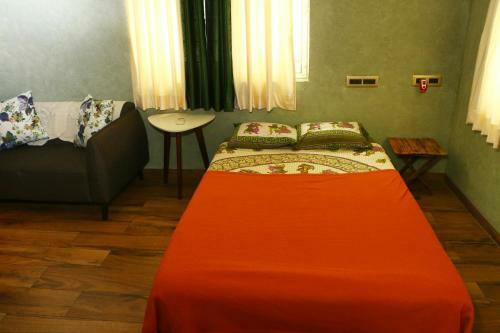 Penthouse 2bhk With Bathtub And Terrace