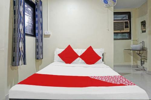 Oyo 90498 Hotel Golden Crown