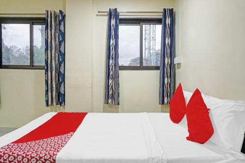 Oyo 90498 Hotel Golden Crown