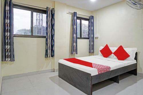 Oyo 90498 Hotel Golden Crown