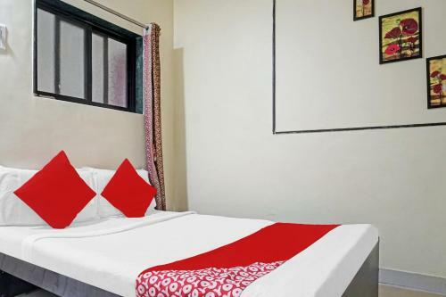 Oyo 90498 Hotel Golden Crown