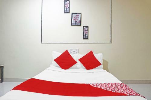 Oyo 90498 Hotel Golden Crown