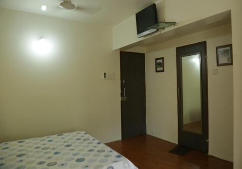 5 Min Walk To Osho Resort, Kp5