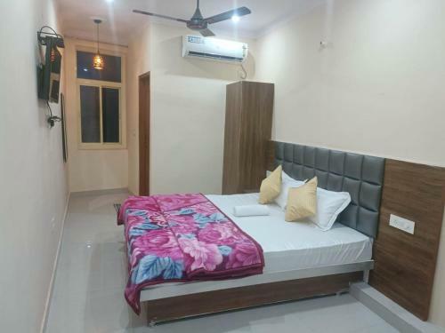 Hotel Mango Tree Residency