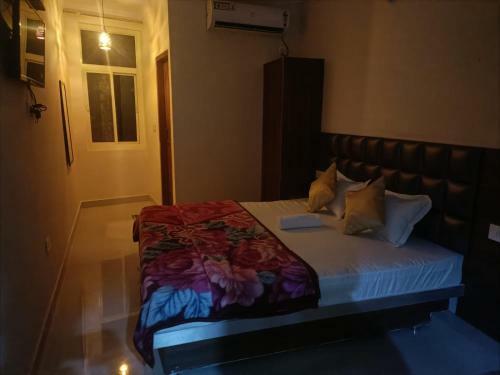 Hotel Mango Tree Residency