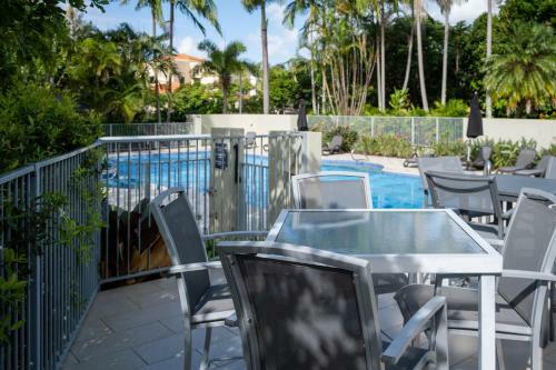 Luxurious Mount Coolum Lakeside Home - Minutes Walk To Hike Mount Coolum