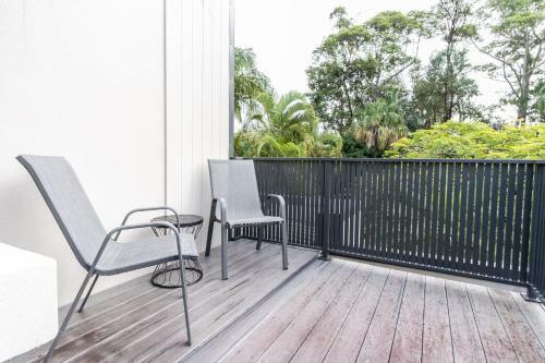 Luxurious Mount Coolum Lakeside Home - Minutes Walk To Hike Mount Coolum