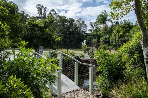 Luxurious Mount Coolum Lakeside Home - Minutes Walk To Hike Mount Coolum