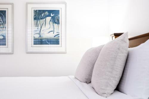 Luxurious Mount Coolum Lakeside Home - Minutes Walk To Hike Mount Coolum