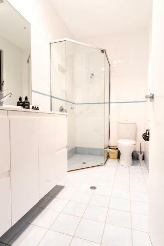 Luxurious Mount Coolum Lakeside Home - Minutes Walk To Hike Mount Coolum