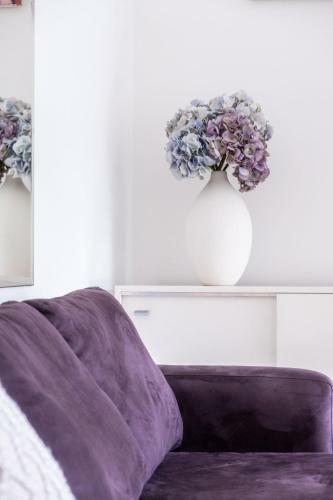 Luxurious Mount Coolum Lakeside Home - Minutes Walk To Hike Mount Coolum