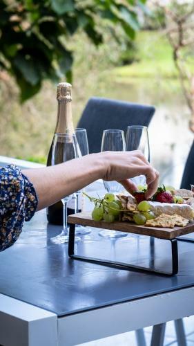 Luxurious Mount Coolum Lakeside Home - Minutes Walk To Hike Mount Coolum