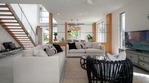 Belle Mare Holiday House