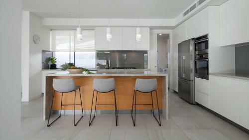 Belle Mare Holiday House