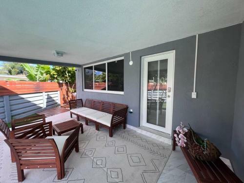 Beach House Bungalow With Pool North Miami Beach
